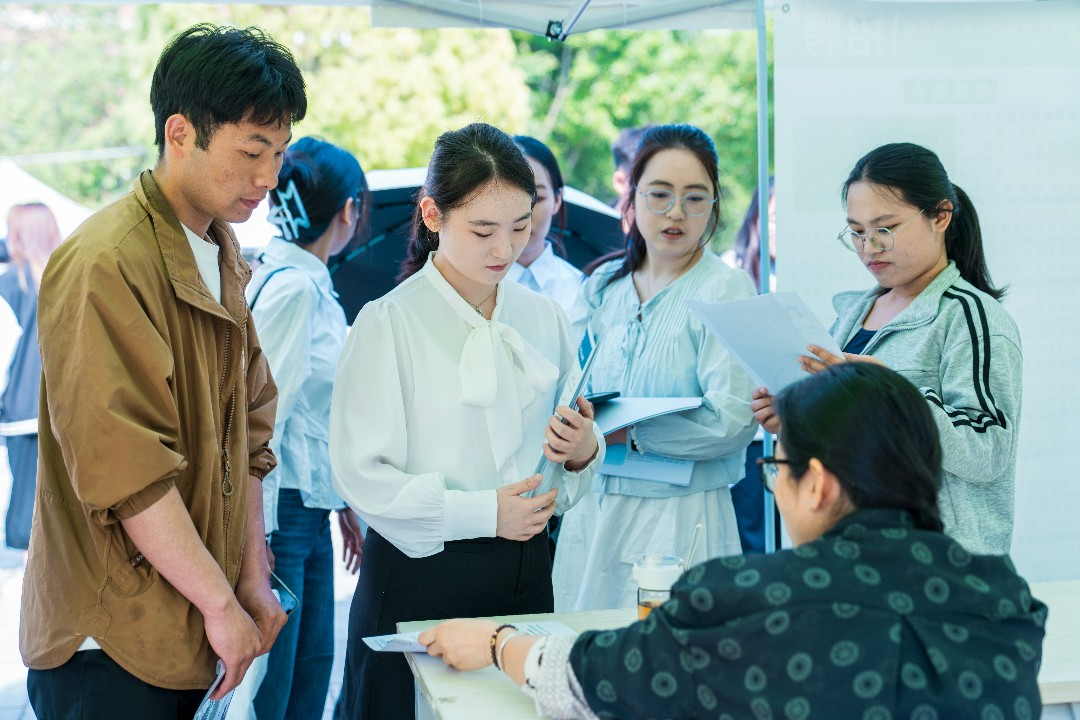 “启程马年 健康安宁”美加墨世界杯官方网站医学院专场招聘会圆满举行 第 7 张 “启程马年 健康安宁”美加墨世界杯官方网站医学院专场招聘会圆满举行 第 7 张