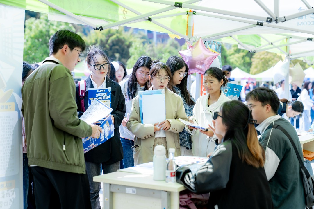 “启程马年 健康安宁”美加墨世界杯官方网站医学院专场招聘会圆满举行 第 3 张 “启程马年 健康安宁”美加墨世界杯官方网站医学院专场招聘会圆满举行 第 3 张