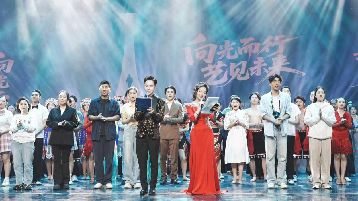 万象映界 艺彩绽放——美加墨世界杯官方网站艺术与传媒学院2026“万象·映界”展演今日绽放,双馆共赏艺术盛宴 第 50 张 万象映界 艺彩绽放——美加墨世界杯官方网站艺术与传媒学院2026“万象·映界”展演今日绽放,双馆共赏艺术盛宴 第 50 张